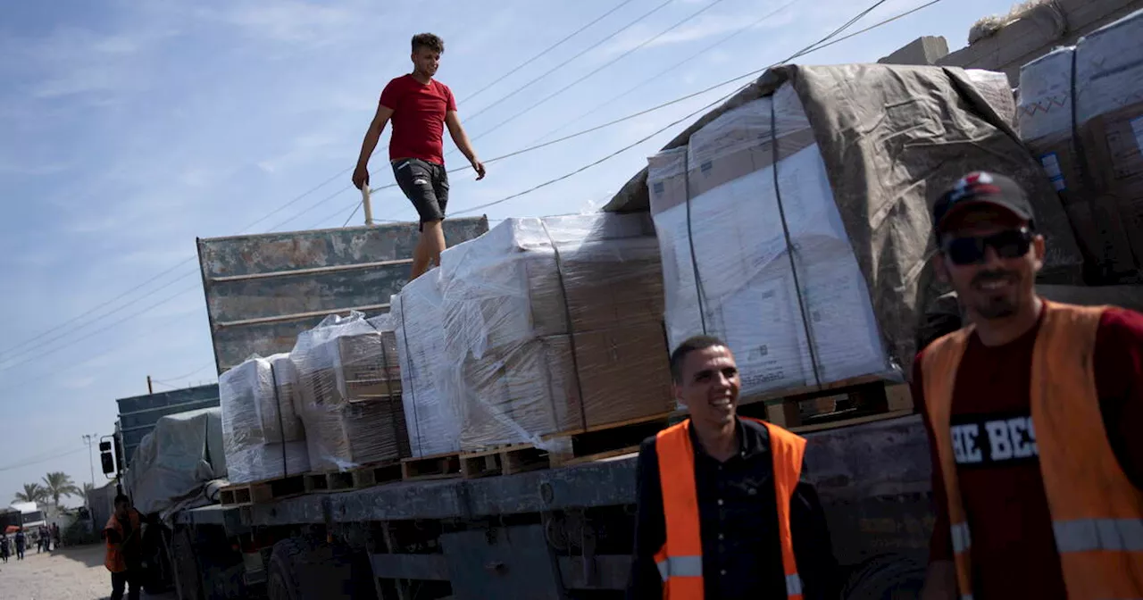 Guerre Hamas-Israël : ce que contiennent les camions d’aide entrés dans la bande de Gaza