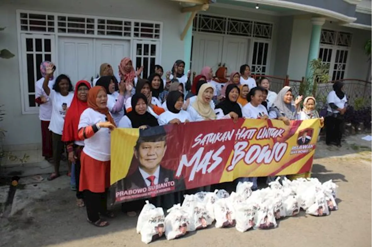 Galang Dukungan, Relawan Mas Bowo Bagikan Sembako untuk Warga Kota Tangsel