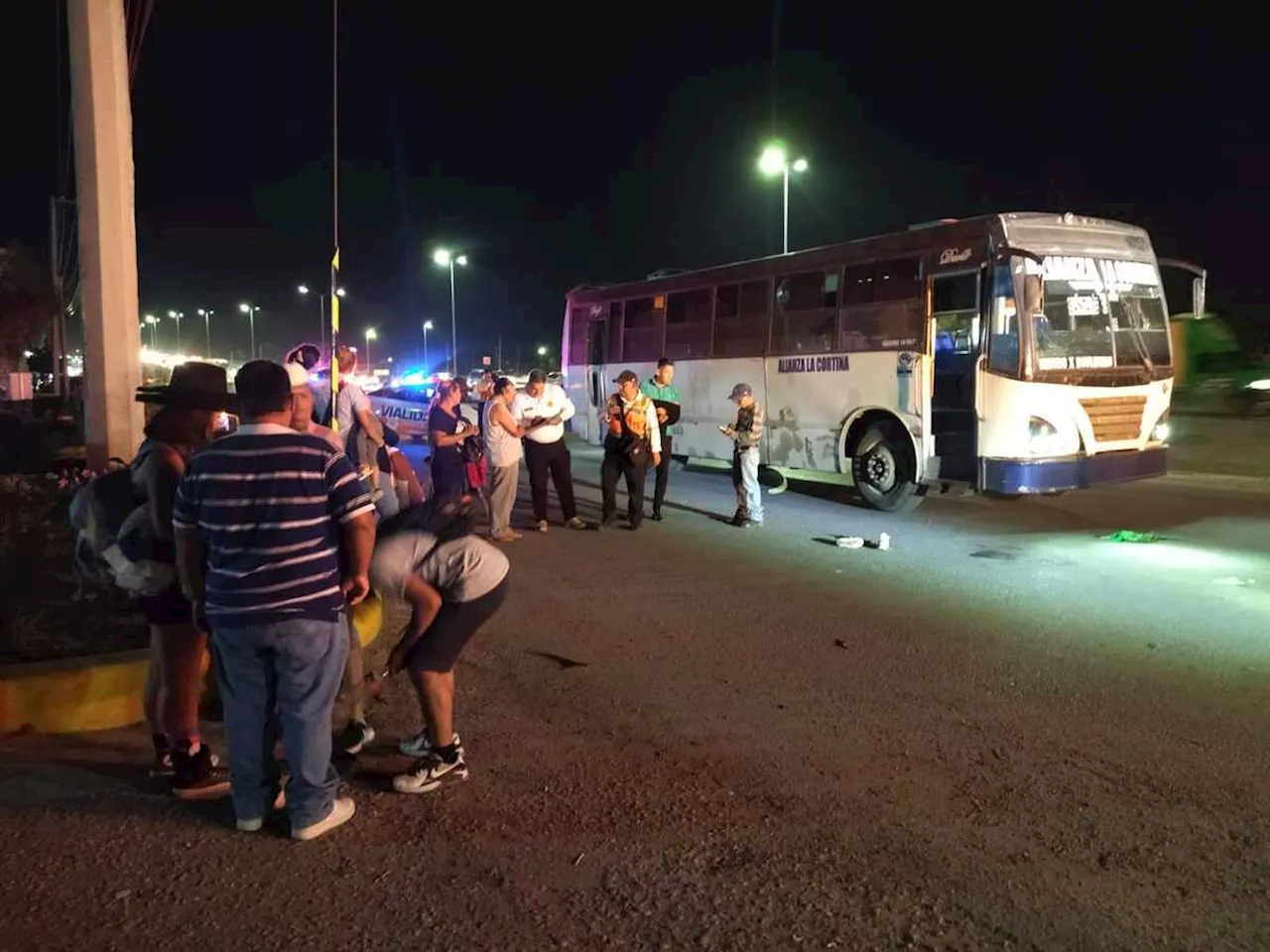 Mujer ciclista de 22 años muere al chocar contra camión en Torreón; robaron bicicleta tras percance