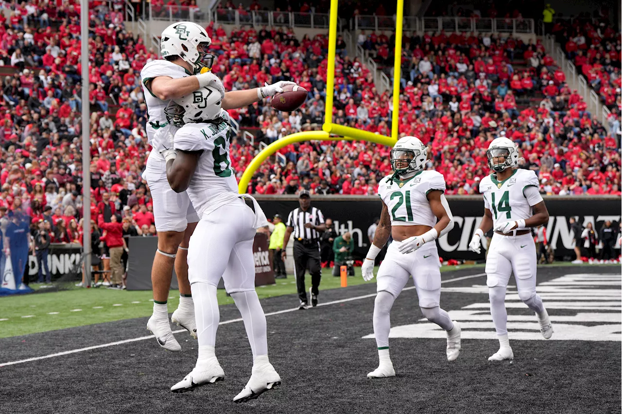 Shapen's 2 total TDs, Hankins' 4 field goals, highlight Baylor's 32-29 victory over Cincinnati