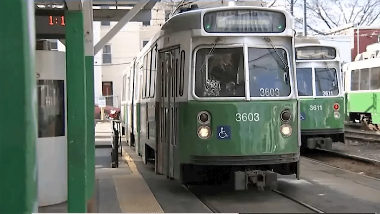 Shuttle buses replace Green Line trains in Copley due to wire problem
