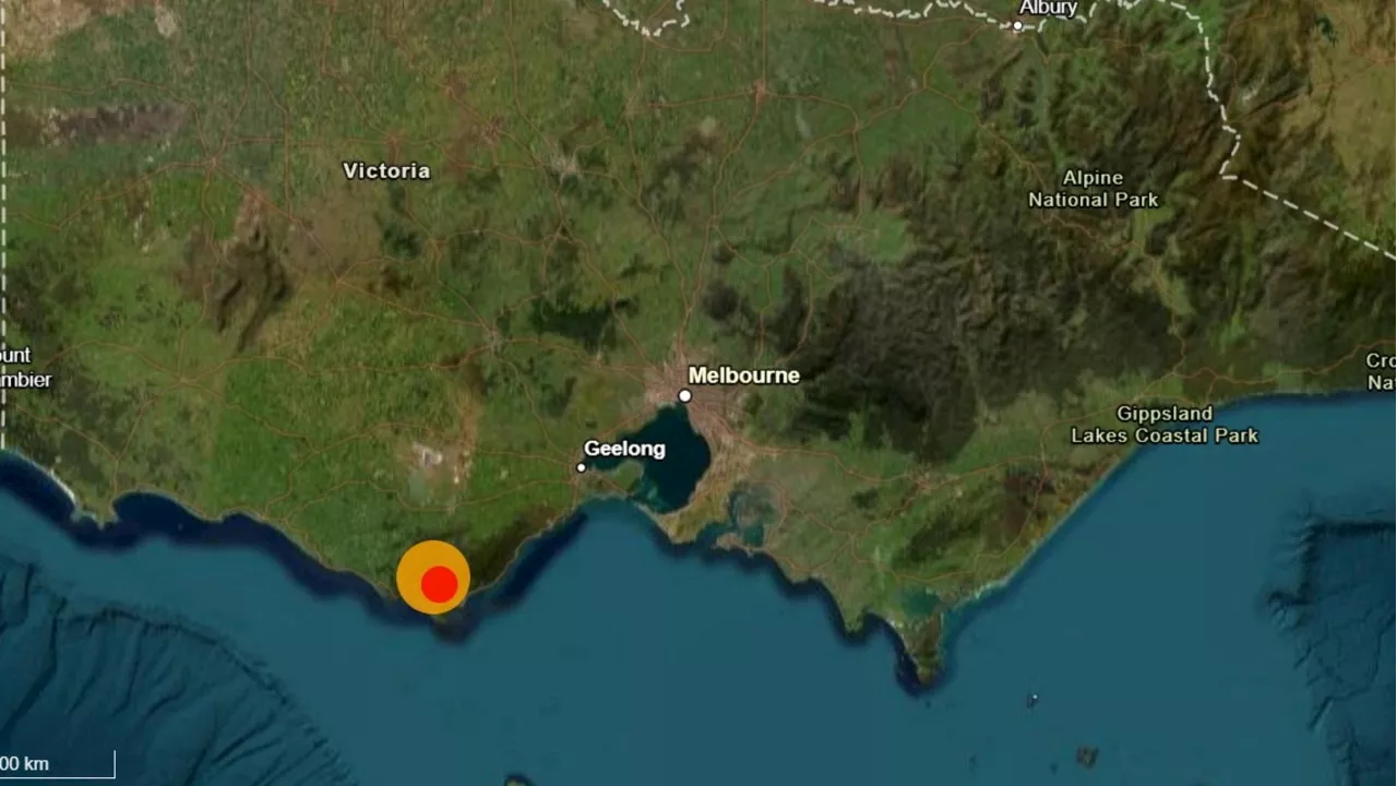 Earthquake strikes in tourist hotspot