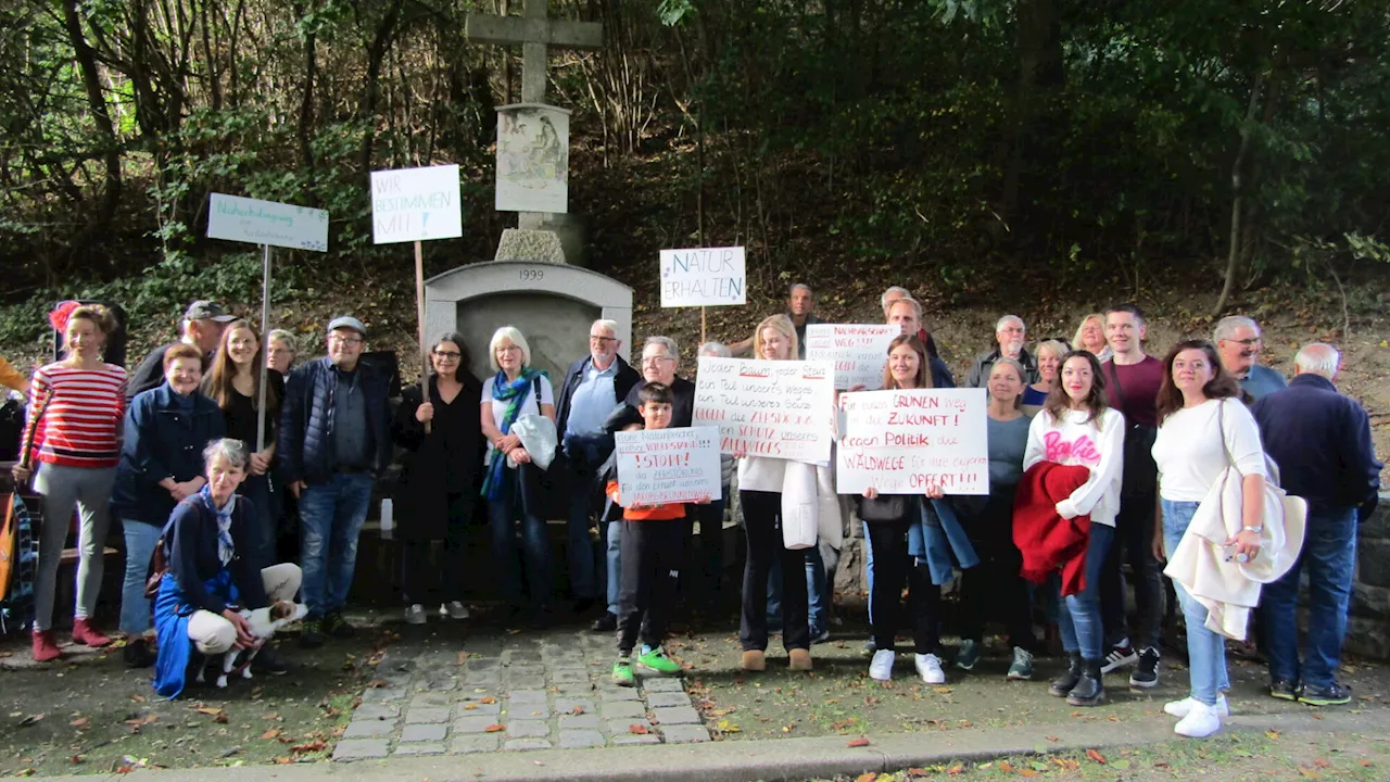 Protest-Spaziergang gegen die geplanten Radroute am Jakobsbrunnenweg