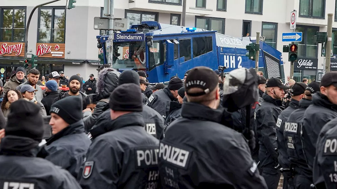 Hamburg & Schleswig-Holstein: Pro-palästinensische Demonstration in Hamburg St. Georg