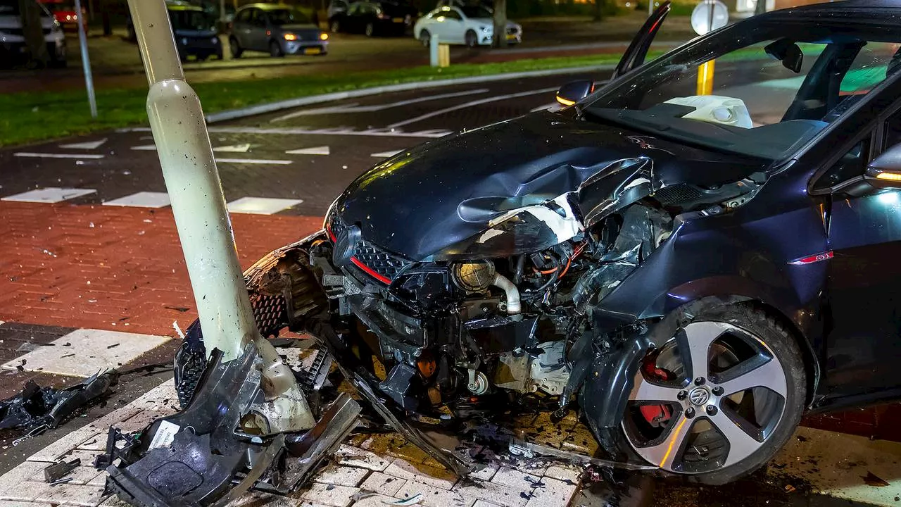 112-liveblog: auto ramt lantaarnpaal • geen treinverkeer Roosendaal-Essen