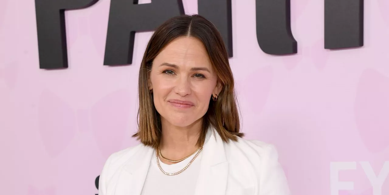 Jennifer Garner, 51, Shares the Moisturizer-SPF Combo She ‘Loves’ for ‘Healthy Skin’