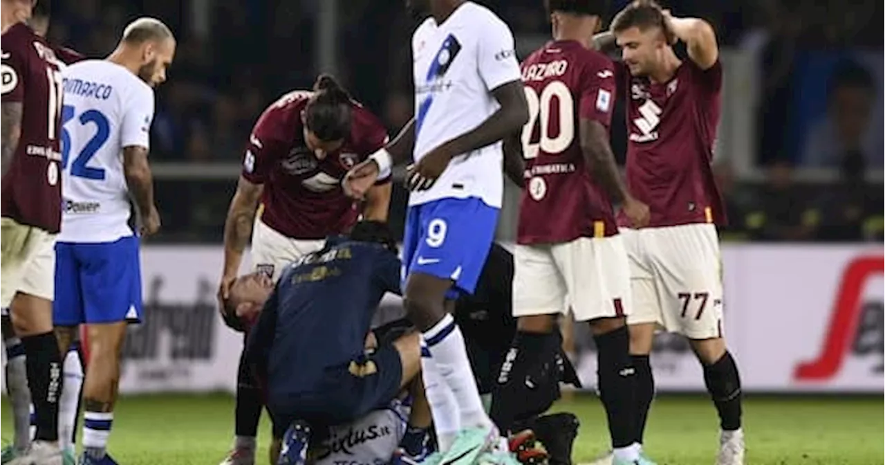 Torino-Inter, Schuurs fuori in lacrime: brutto infortunio al ginocchio sinistro