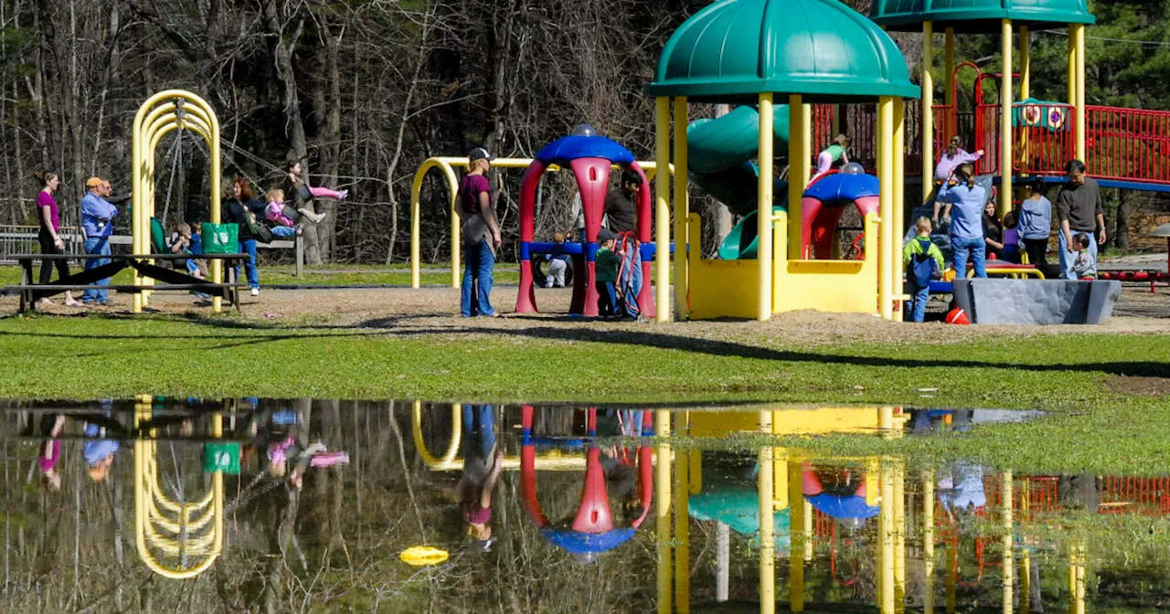 Ungdommer siktet for å ha tømt syre på lekeplass