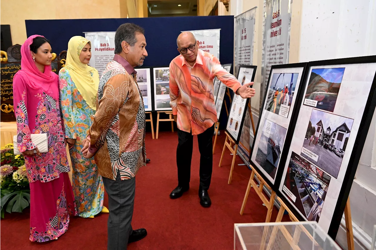 Sultan Mizan, Sultanah Nur Zahirah lancar buku ‘UMT Dua Dekad Meneroka Samudera’