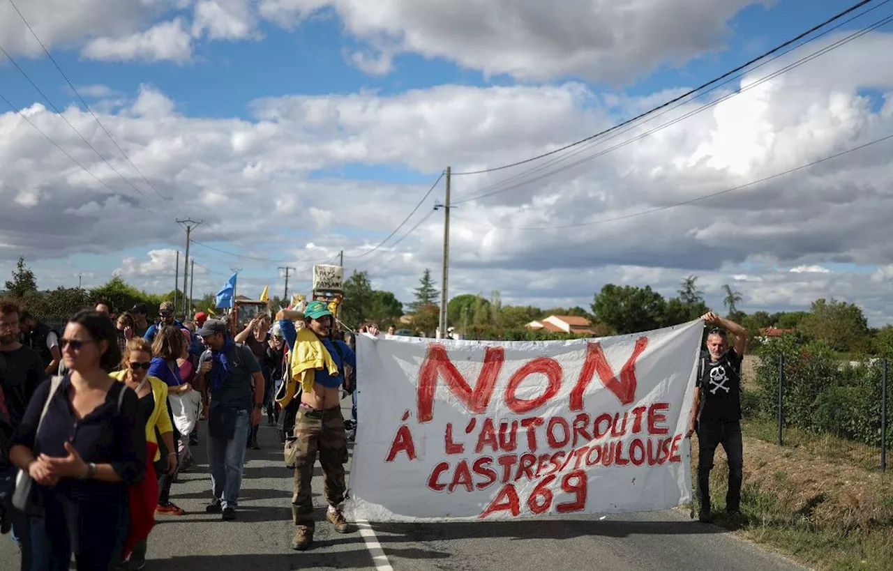 Autoroute A69 : Des milliers d’opposants ont marché contre le projet, deux entreprises prises pour cibles