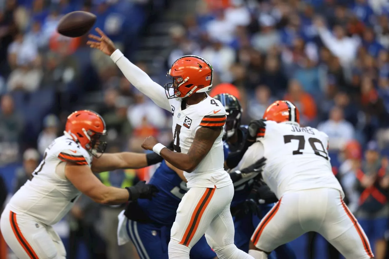 Browns QB Deshaun Watson leaves the Colts game in 1st quarter with injury