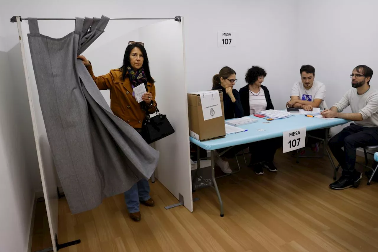 Los argentinos en España se vuelcan en la votación: “En el exterior se suele votar más a la derecha”