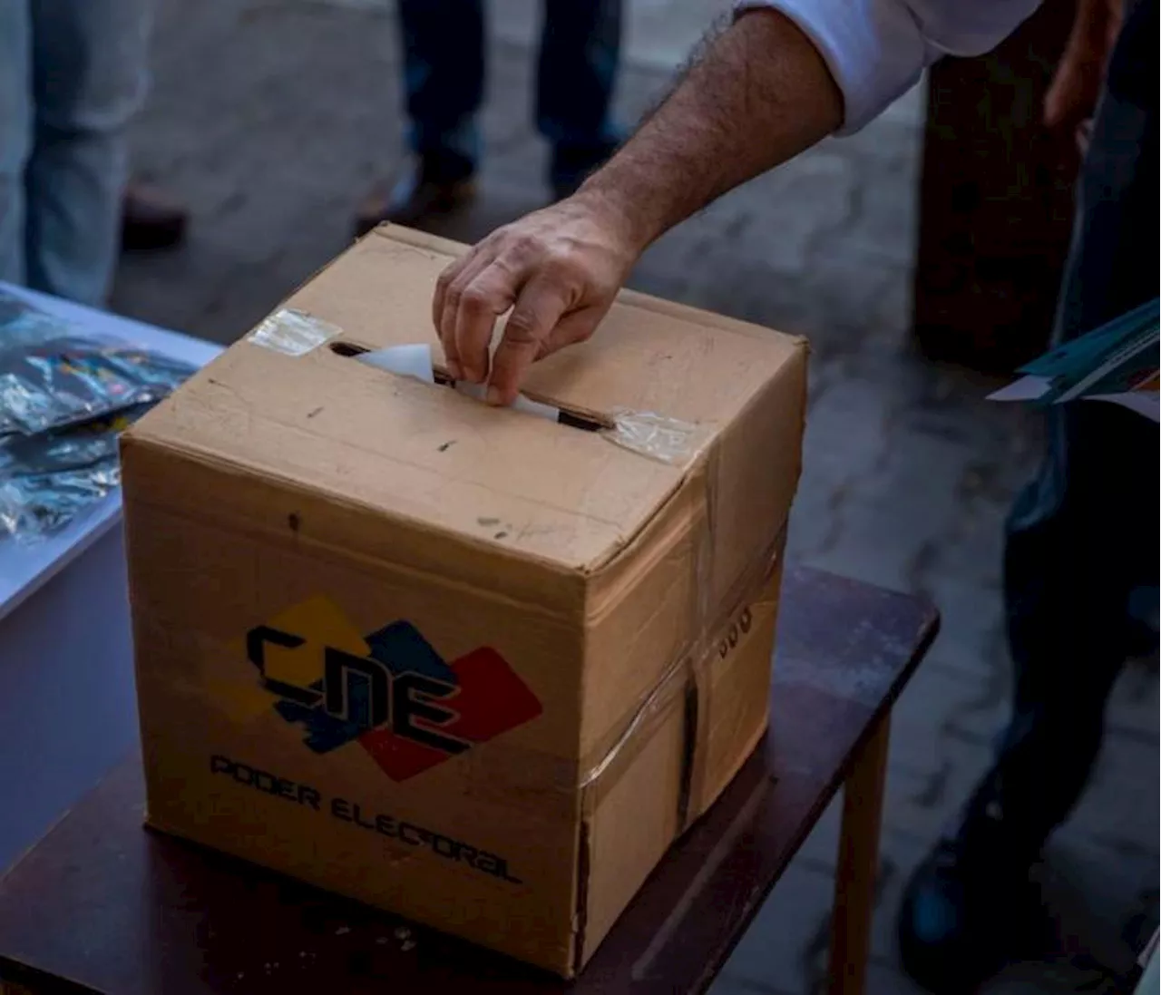 Dieron apertura a primeros centros de votación para elecciones en Venezuela