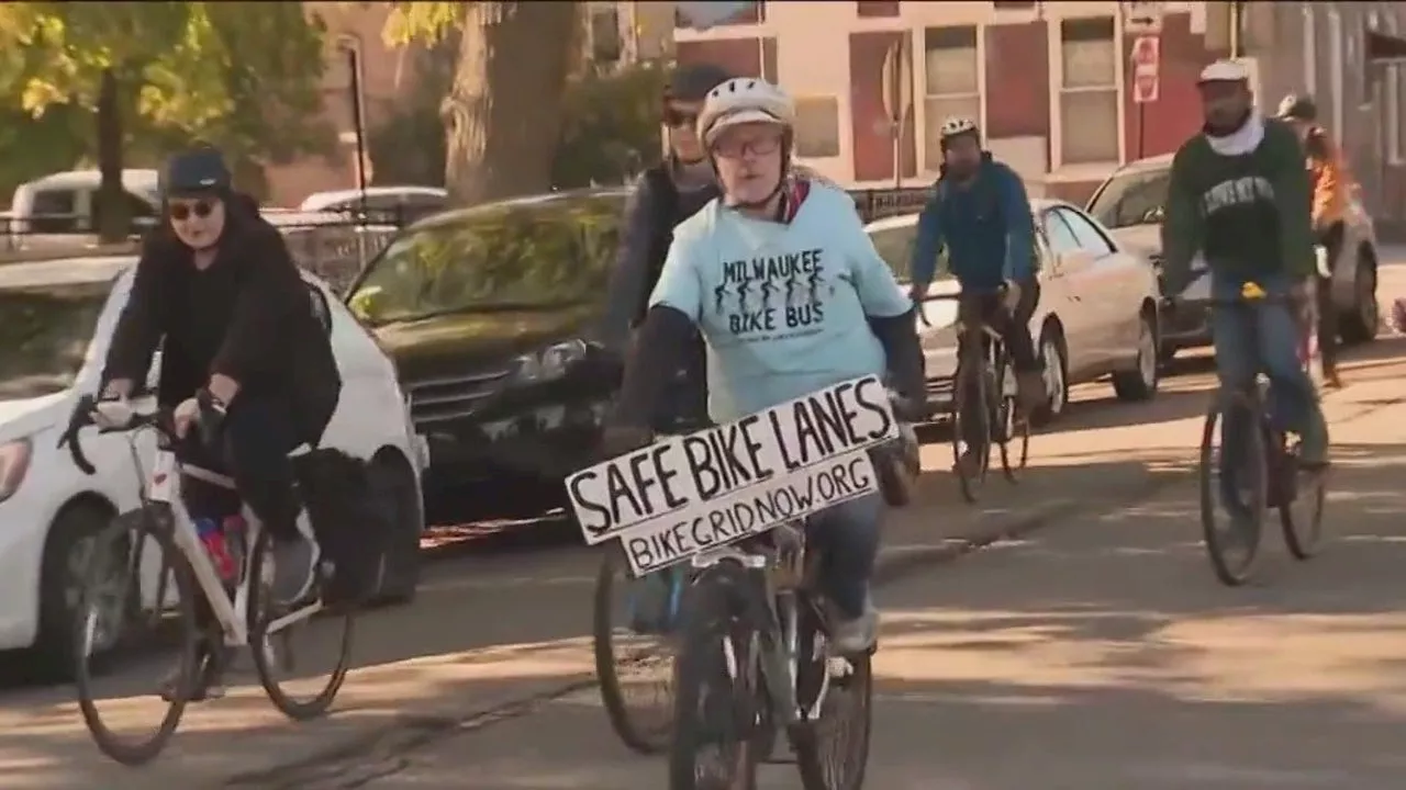 Taking to the Streets: Over 150 bikers demand improved bike network in Chicago