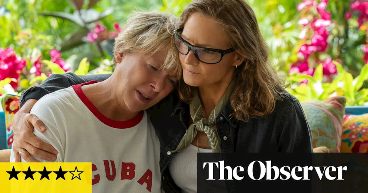 – Annette Bening and Jodie Foster delight in marathon swimming biopic