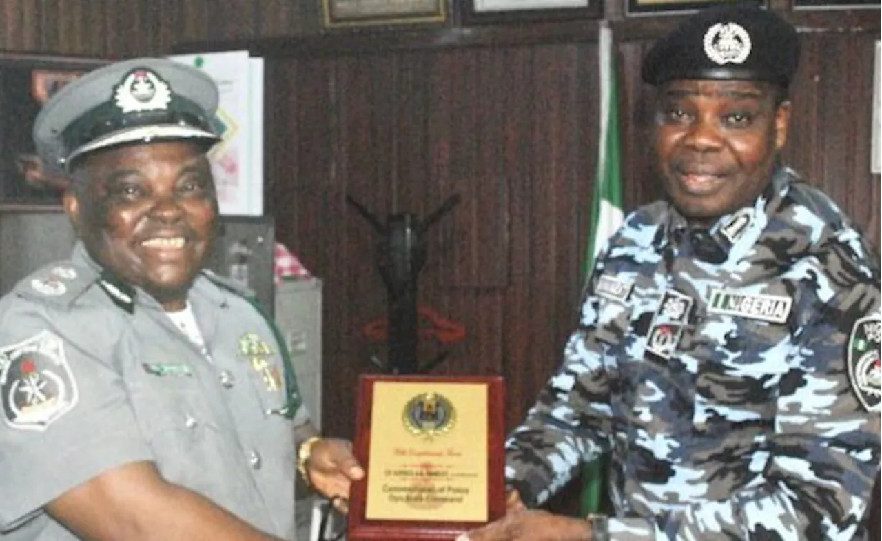 Customs boss partners Police to combat smuggling in Oyo