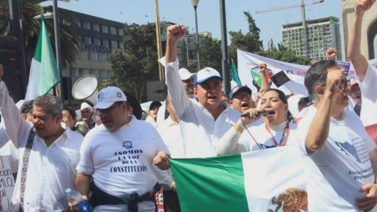 Luis Espinosa Cházaro se suma a marcha de trabajadores del Poder Judicial