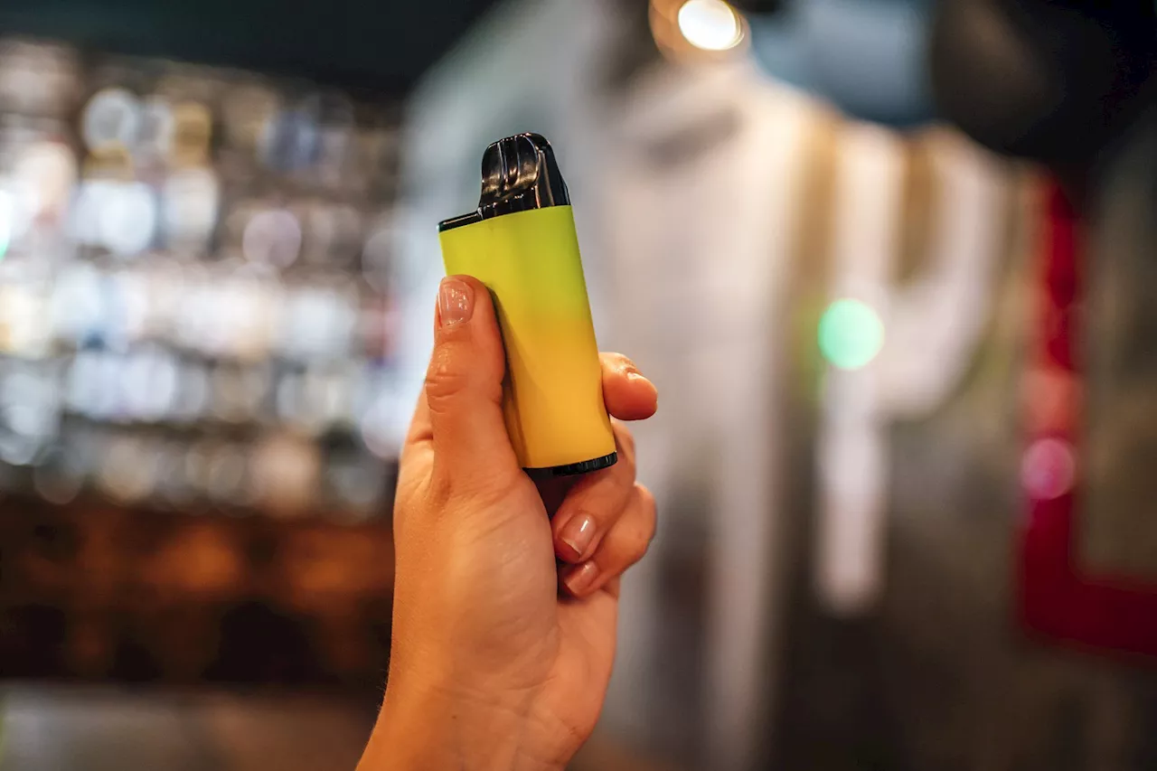 ‘We need to ban them now’ – Two-thirds of Irish public support disposable vape ban