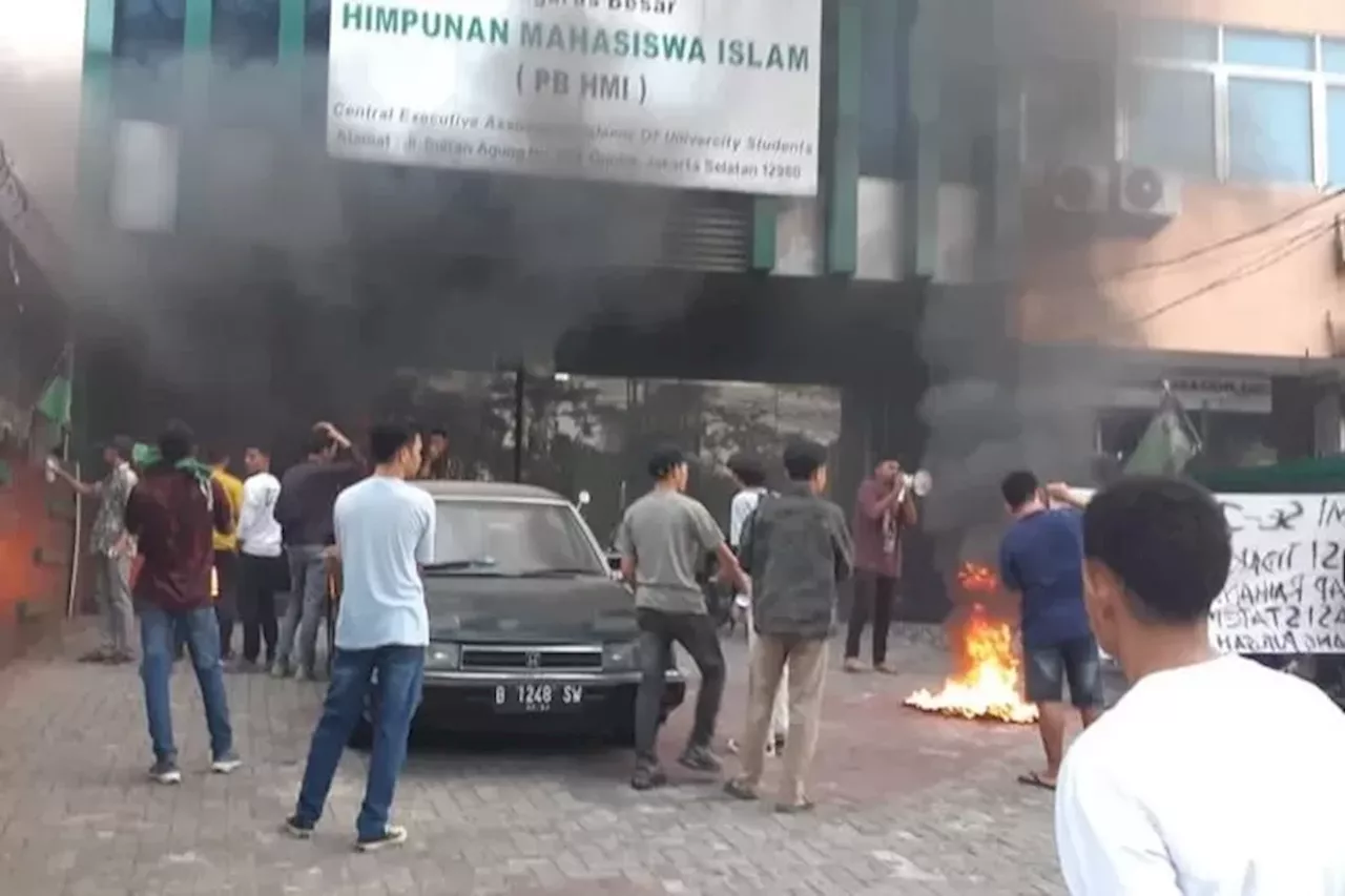 Dianggap Dukung Politik Dinasti, Ketum PB HMI Didemo Kader