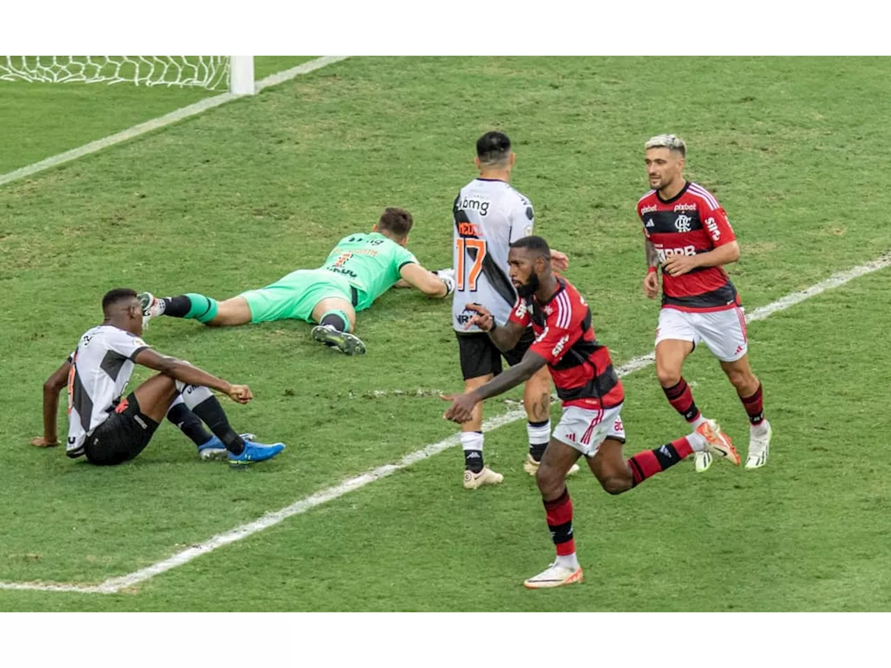 No clássico dos milhões, Flamengo vence Vasco e segue na perseguição ao Botafogo; veja resultado