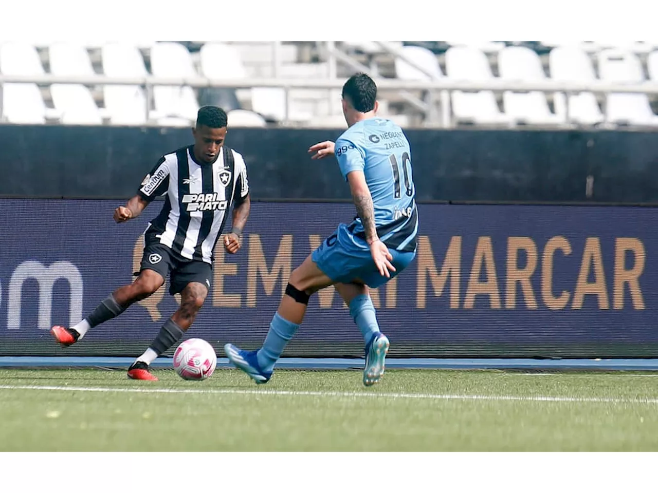 Tchê Tchê, do Botafogo, analisa partida atípica contra o Athletico-PR: 'Quando o motor começou a esquentar, acabou'