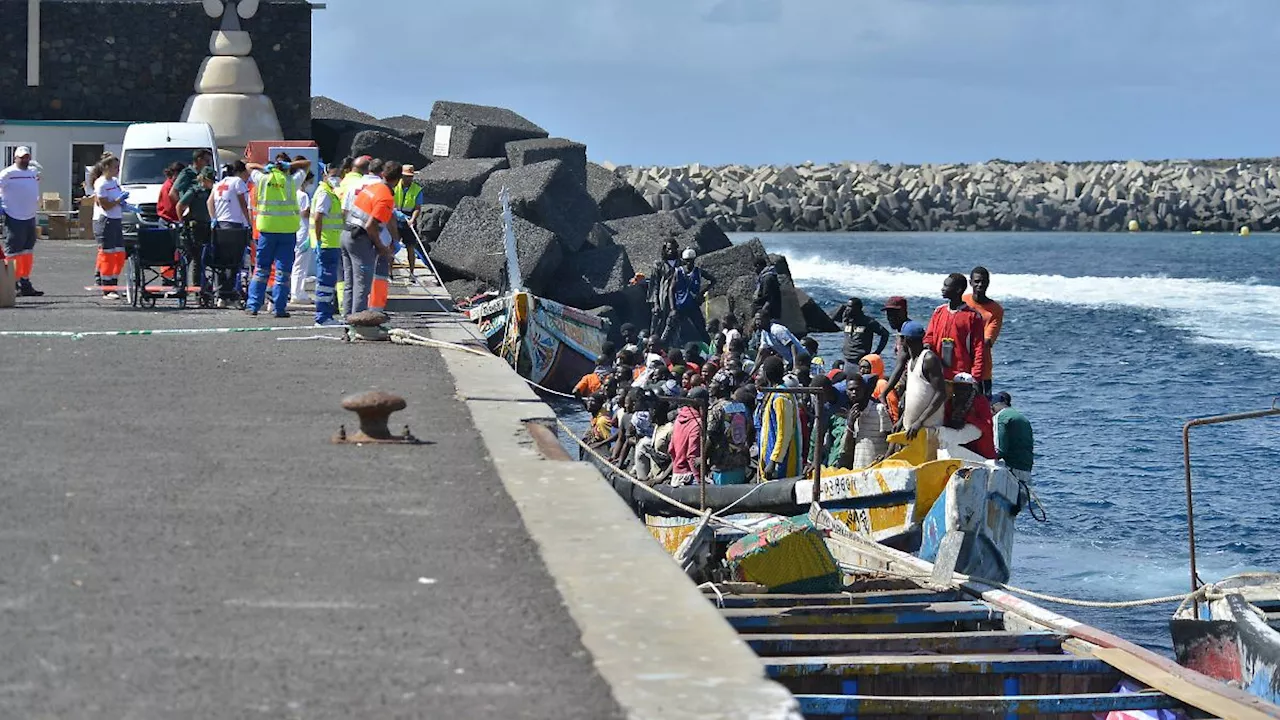 Hunderte in einem Holzboot: Über 1000 Migranten erreichen Kanaren an einem Tag