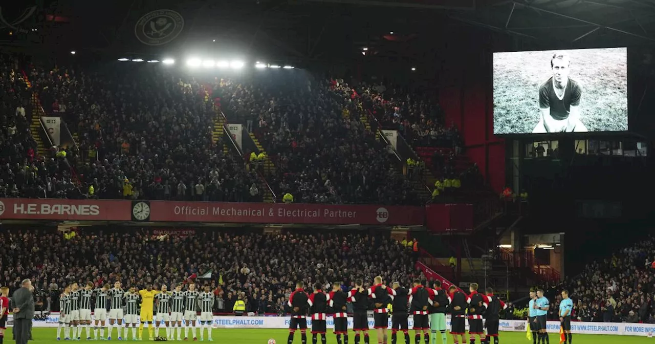 La Liga de Campeones regresa cuando el United está de luto por el fallecimiento de Charlton