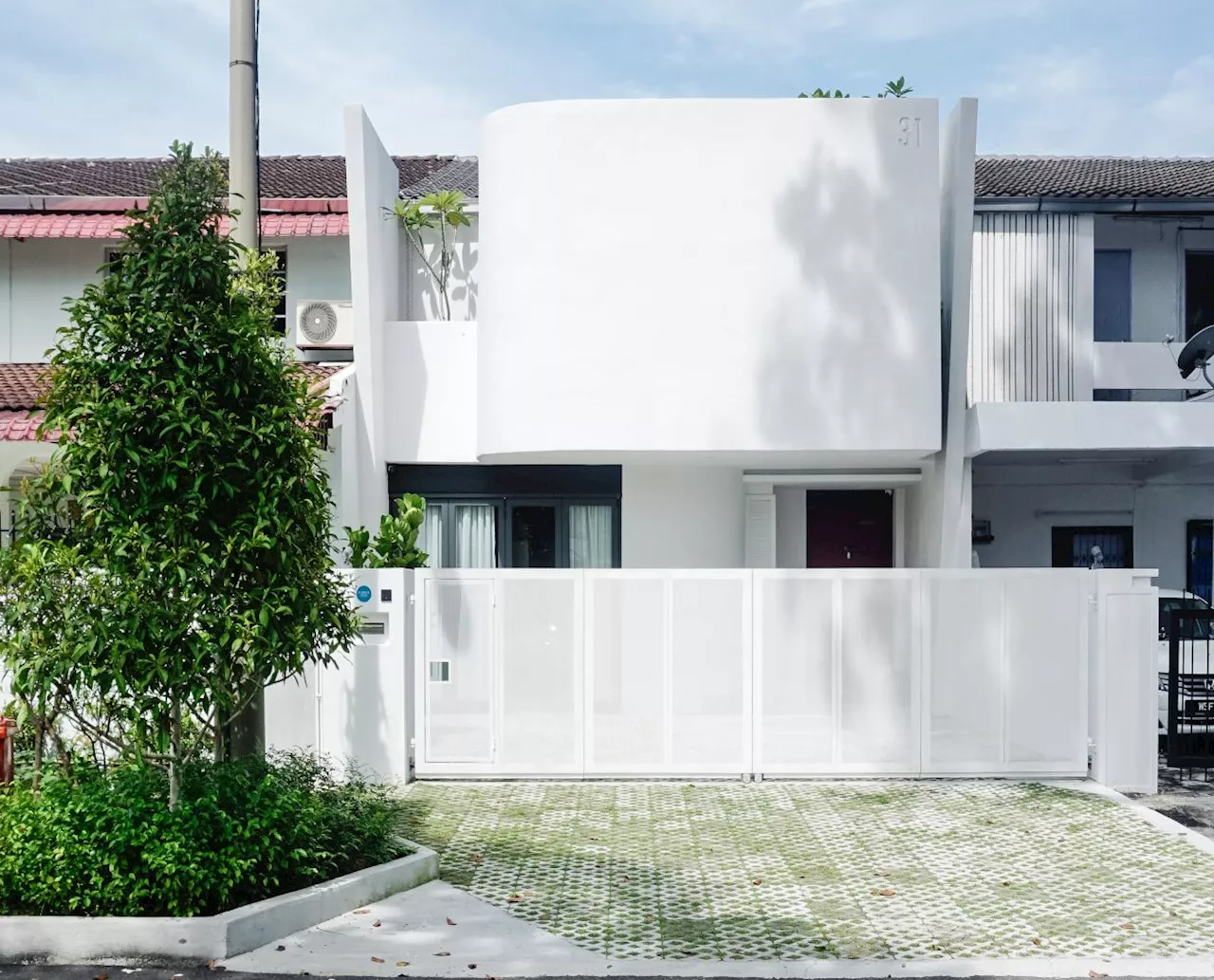 Over two decades old Malaysian terrace house in PJ cocooned from bustle of city