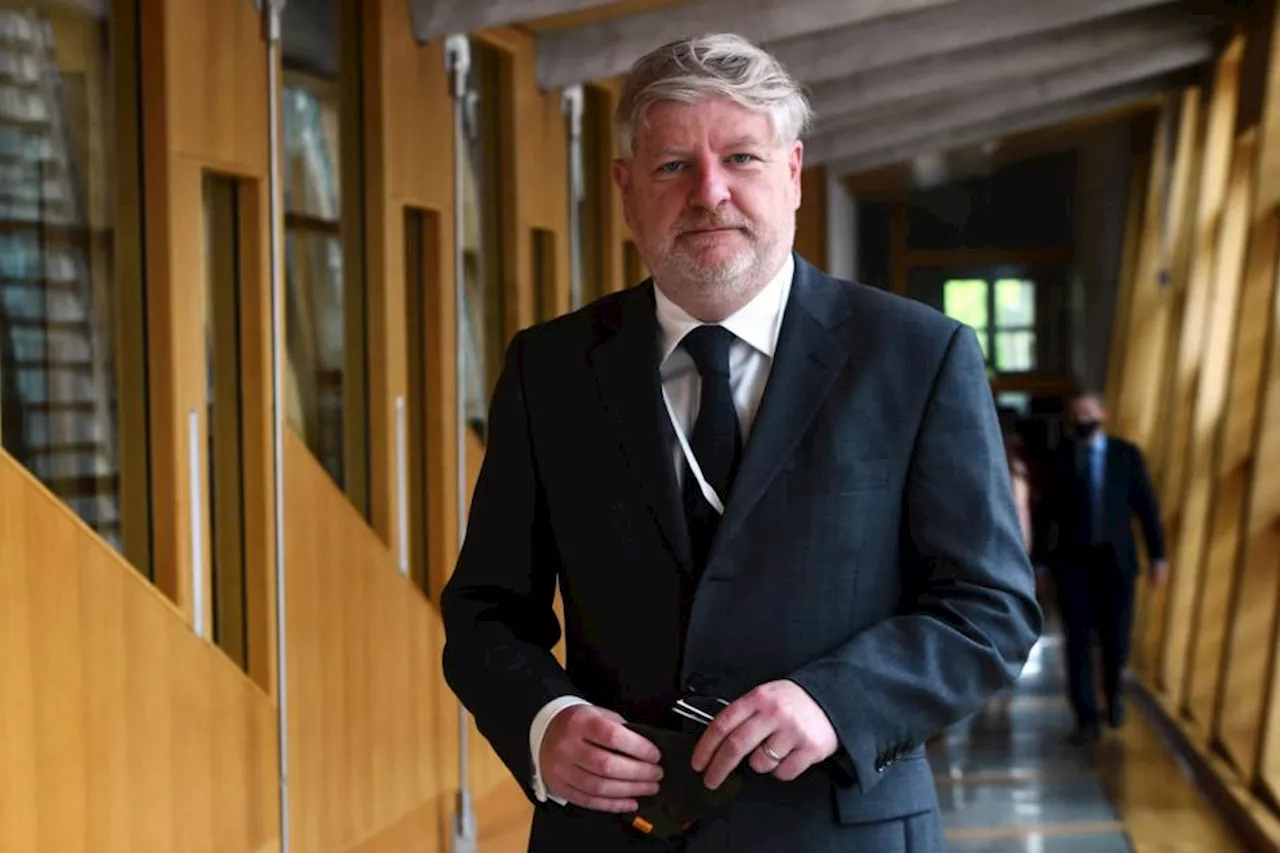 Angus Robertson: Scottish Parliament's lack of childcare 'intolerable'