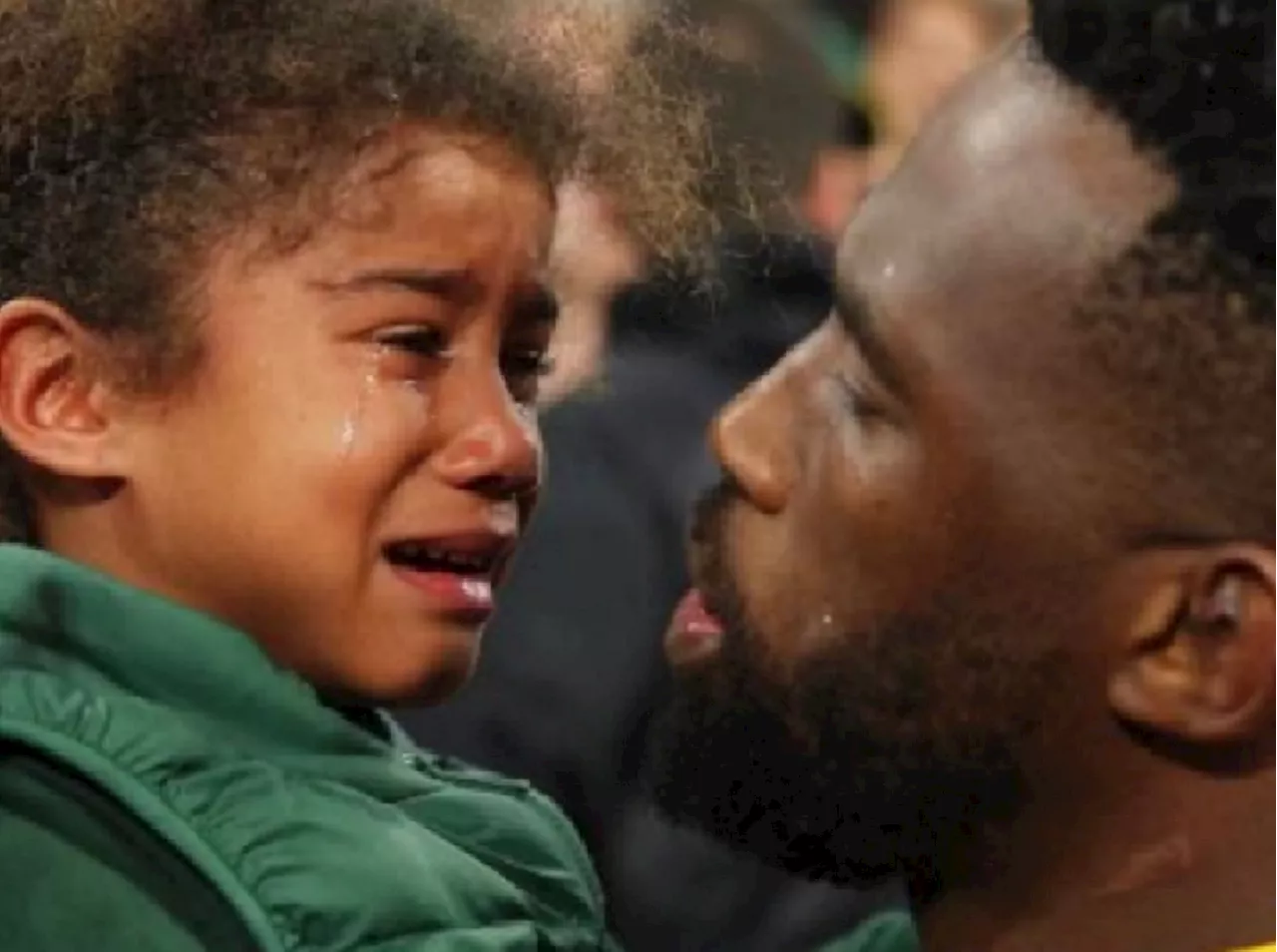 – Siya Kolisi’s photo with his daughter leaves Mzansi in tears