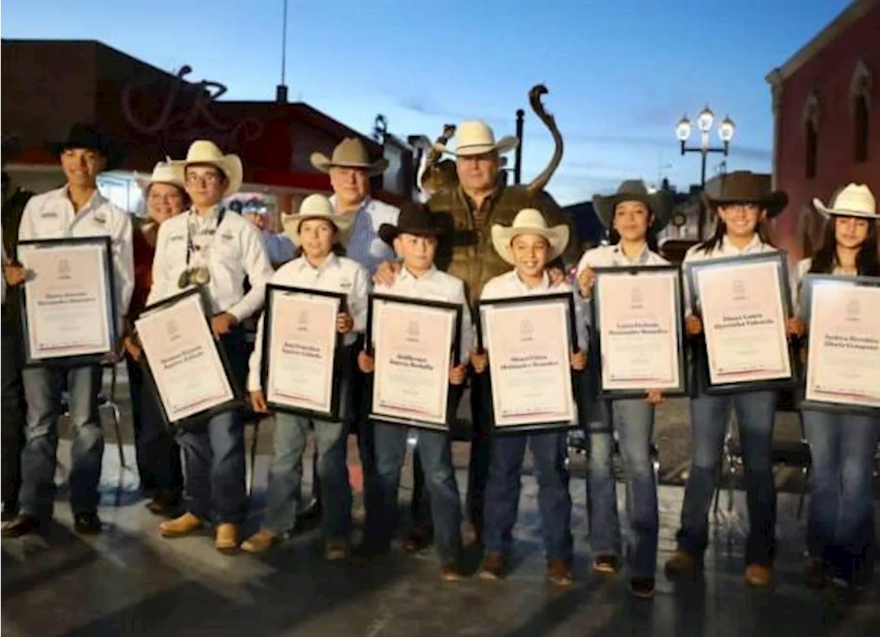 Saltillo: Premian a menores que participaron en la Olimpiada Nacional de Rodeo celebrada en Aguascalientes