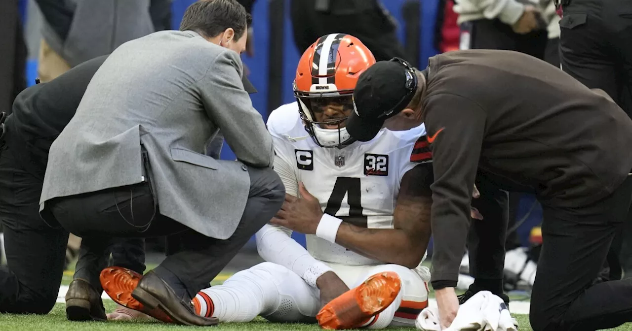 Browns QB Deshaun Watson enters medical tent in game against Colts