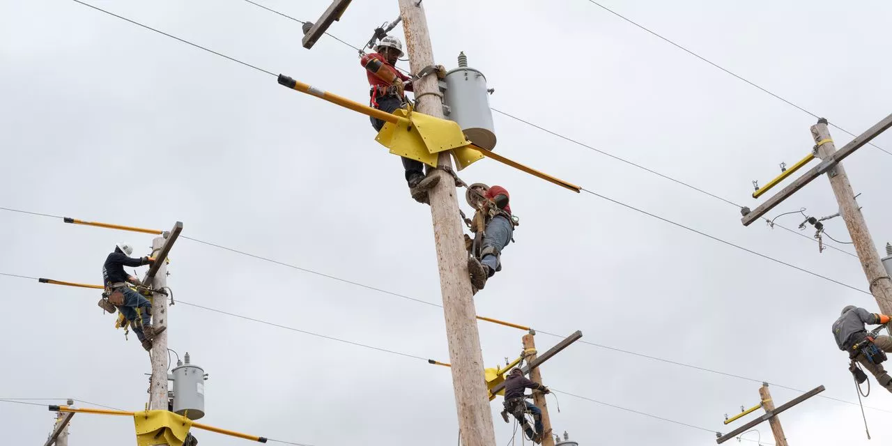 1,316 ‘Electric Cowboys’ Turn It On at Lineman’s Rodeo With Competitive Pole Dancing