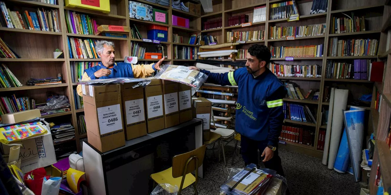 Argentines Vote to Choose President in Country Hard Hit by Economic Crisis