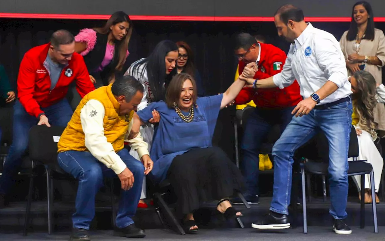 Xóchitl Gálvez se cae de una silla; ‘me quedó chica, vamos por la grande’, bromea