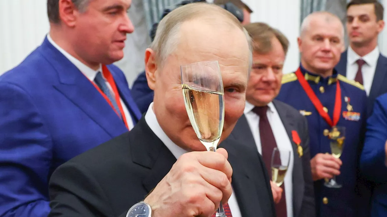 'Viele begannen zu trinken': Patrioten über Russlands 'Absturz'