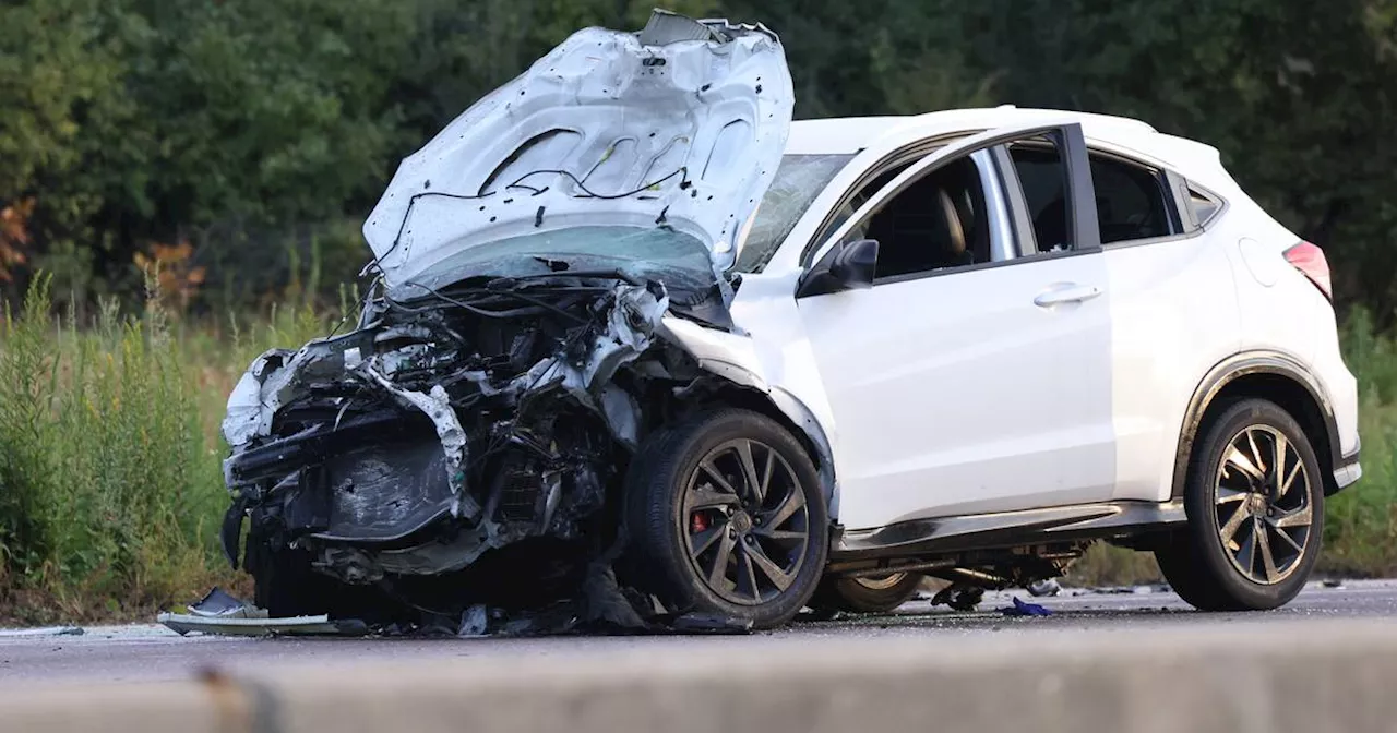 1 man killed in two-vehicle crash early Monday on 1-55, police say