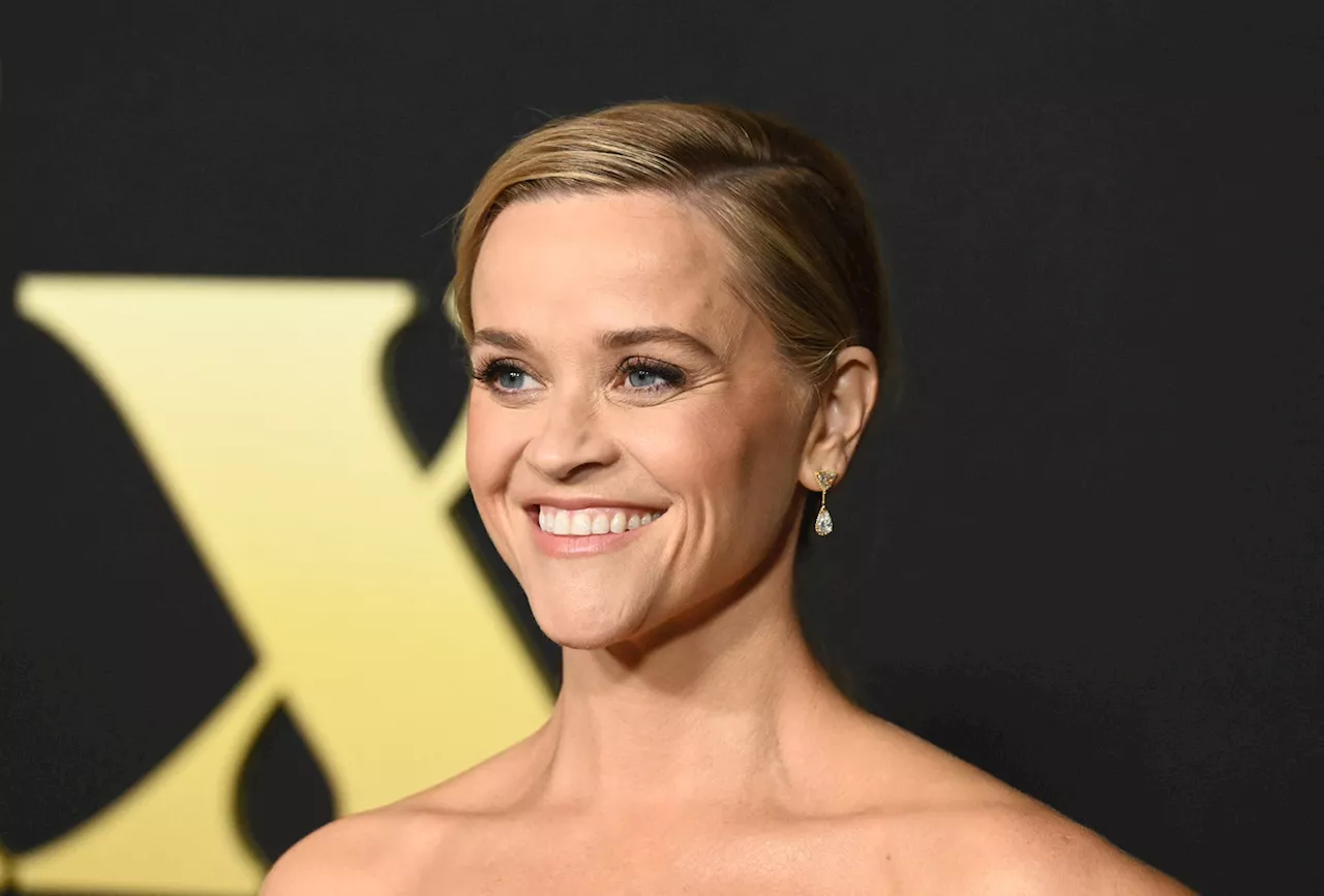 'Ça fait toute la différence' : ce produit que Reese Witherspoon ne manque jamais d’appliquer sur sa peau après 40 ans