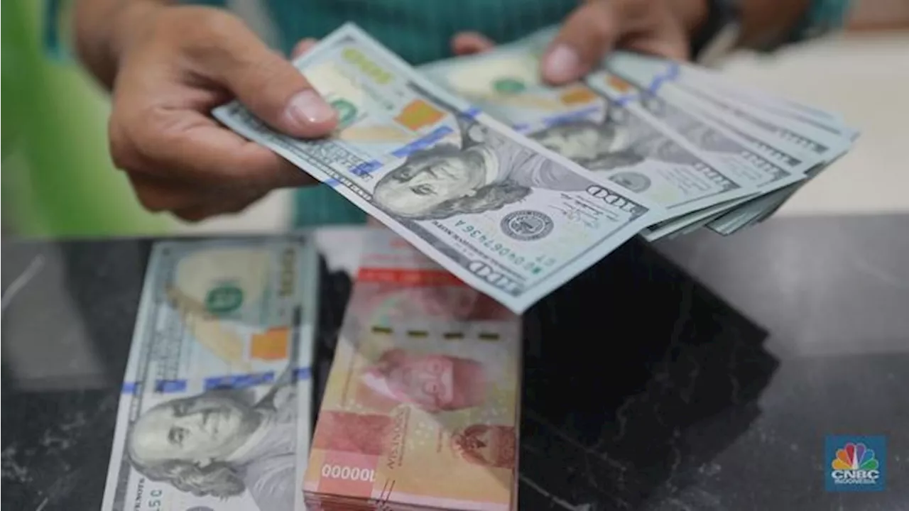 Asing Tarik Dana, Rupiah Ditutup Melemah ke Rp15.930/US$