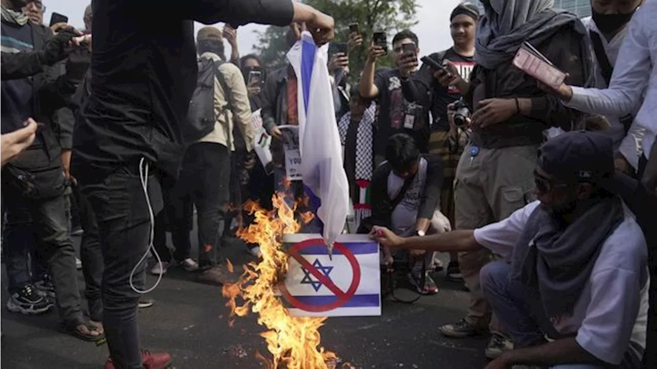 Israel Dibakar, Demo Pro Palestina Pecah di London-Meksiko