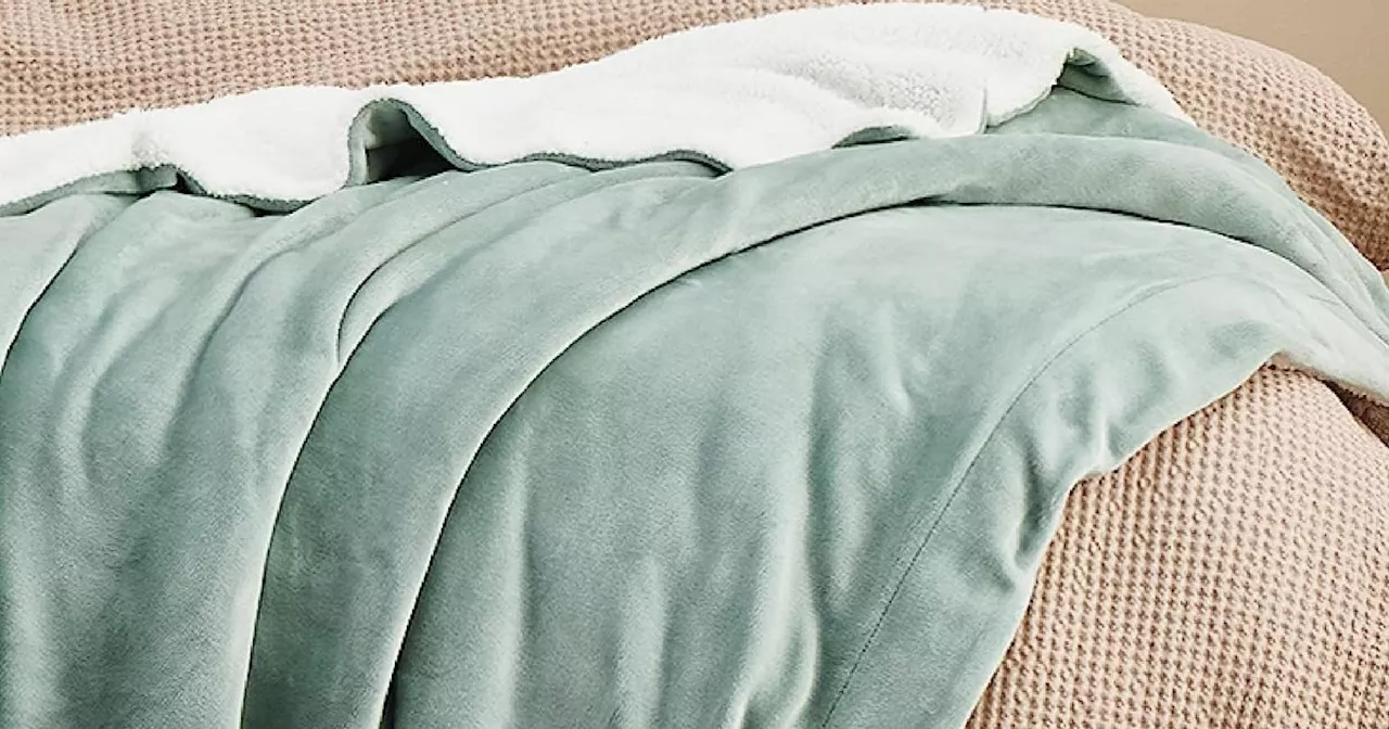 Amazon slash cost of 'thick and very soft' blanket that keeps shoppers 'so warm'