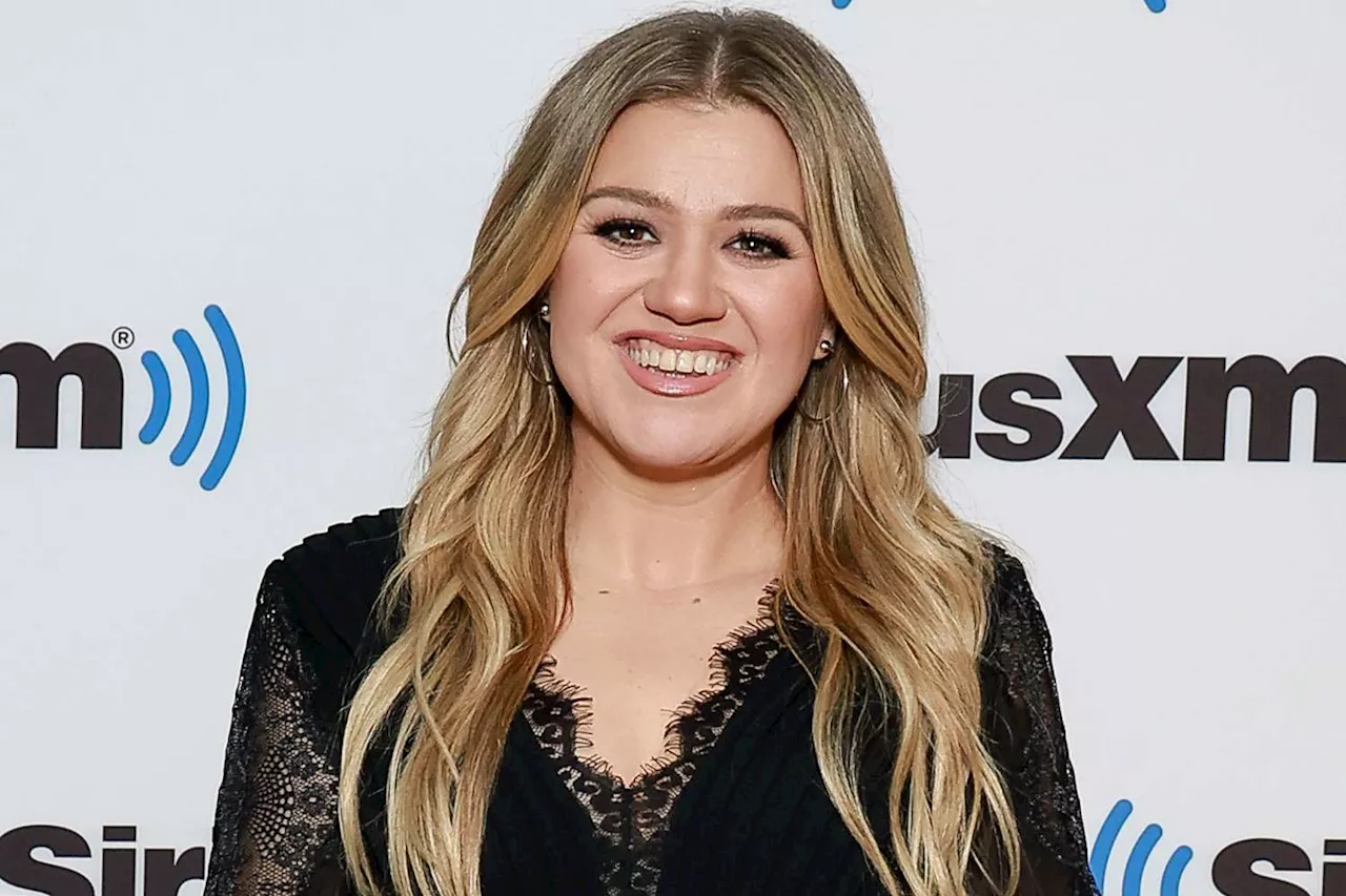 Kelly Clarkson denies she 'bashed' Taylor Swift and Travis Kelce's romance: 'Yay romance'