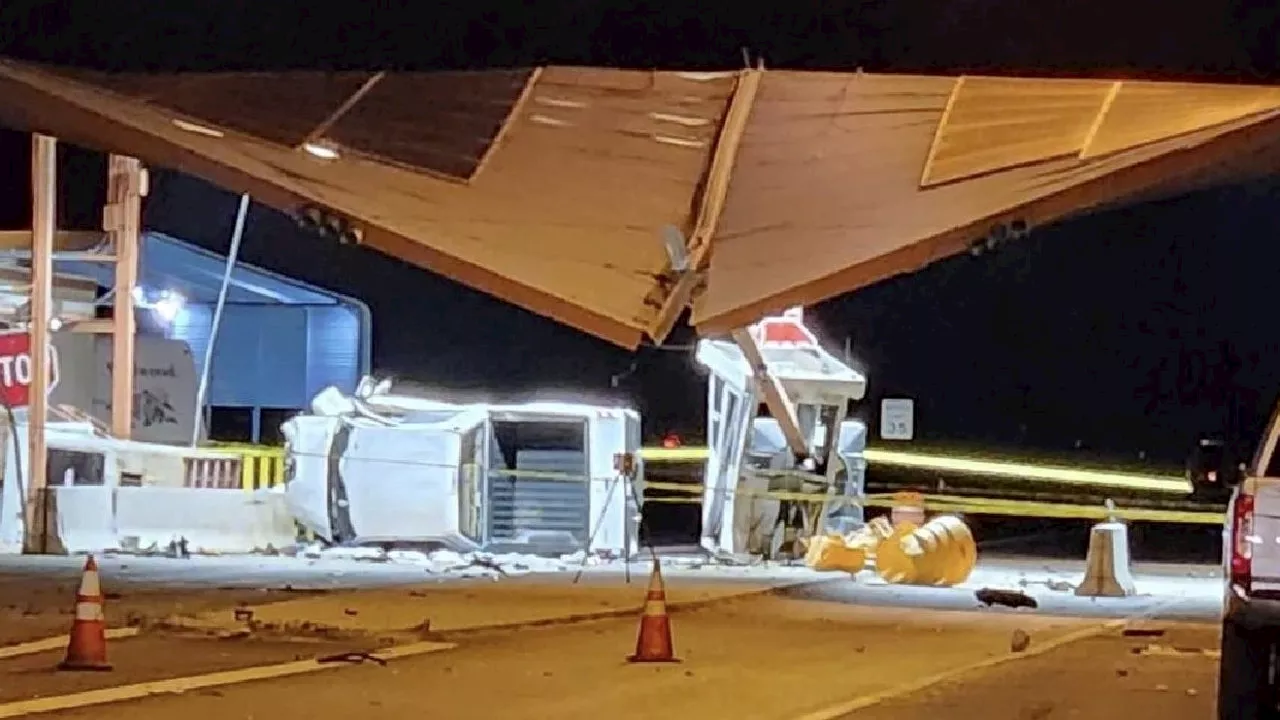 Border Patrol agents critically hurt after driver crashes into checkpoint