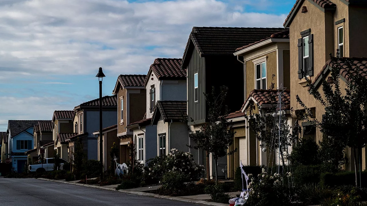 Real estate deals canceled at highest rate in nearly a year as mortgage rates tick up