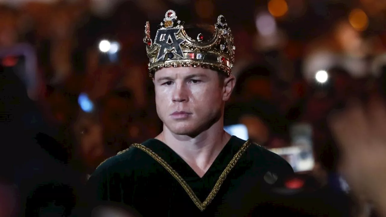 ¿Problemas de dinero? Sorprenden al &quot;Canelo&quot; Álvarez &quot;despachando&quot; en una gasolinera