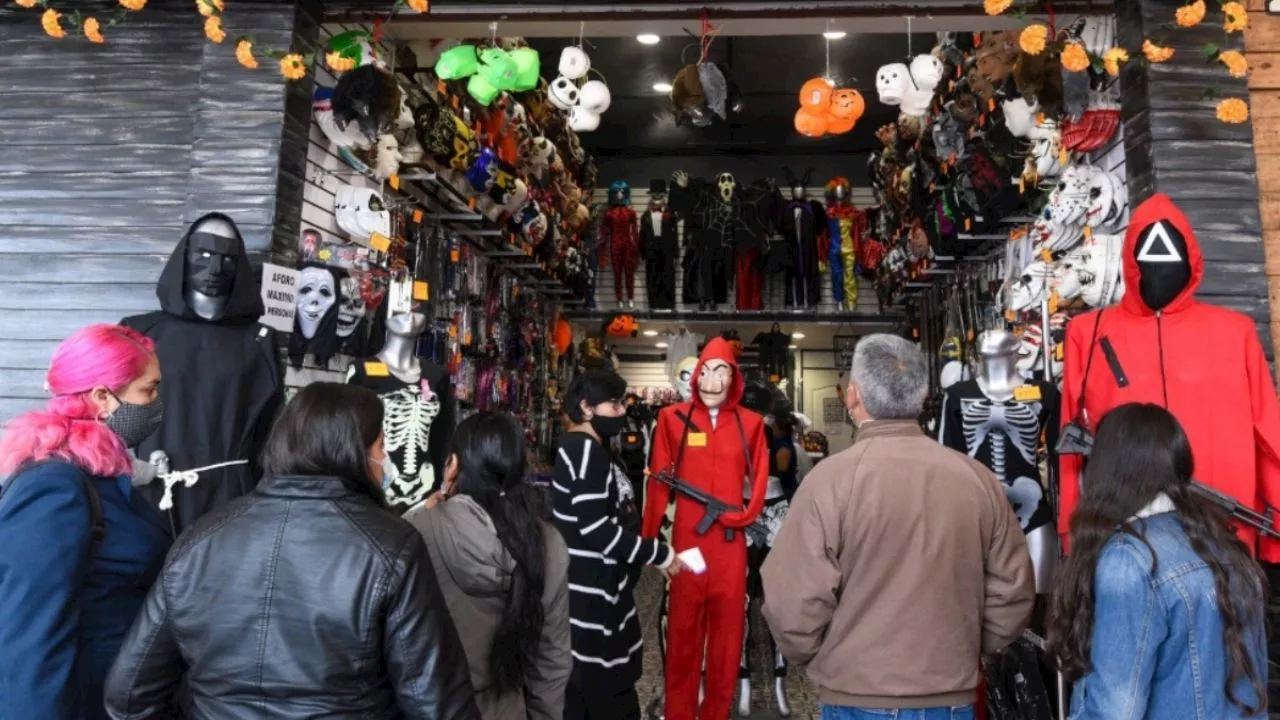 VIDEO: adornos de Halloween causan polémica en el Mercado Sonora, simulan cuerpos descuartizados