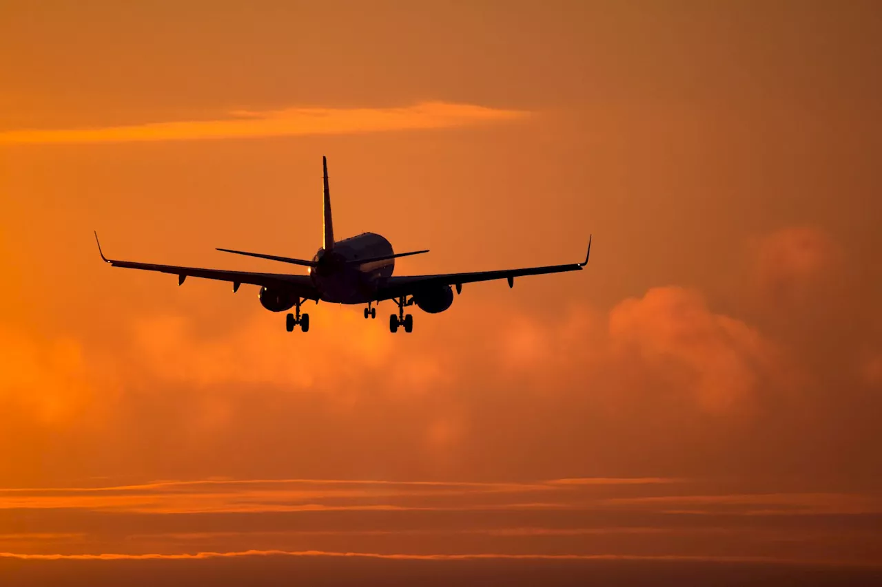 Air Traffic controller shuts down a rude British pilot at Dublin Airport