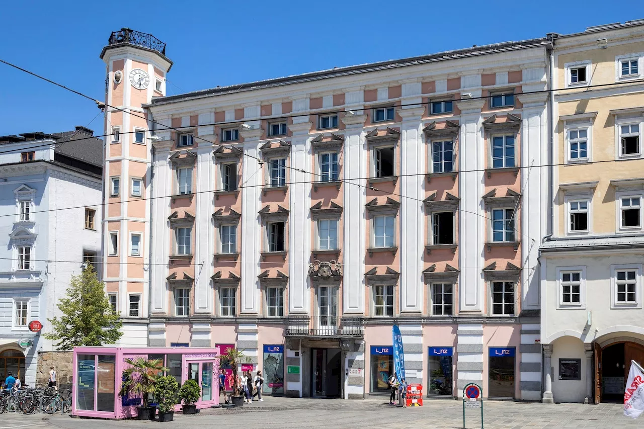 Jugendliche reißen in Linz Israel-Fahne von Mast