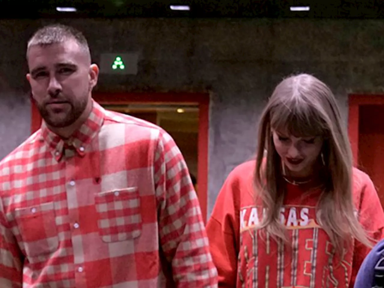 Taylor Swift and Travis Kelce Couldn’t Have Looked More Smitten When Holding Hands After the Chiefs Game