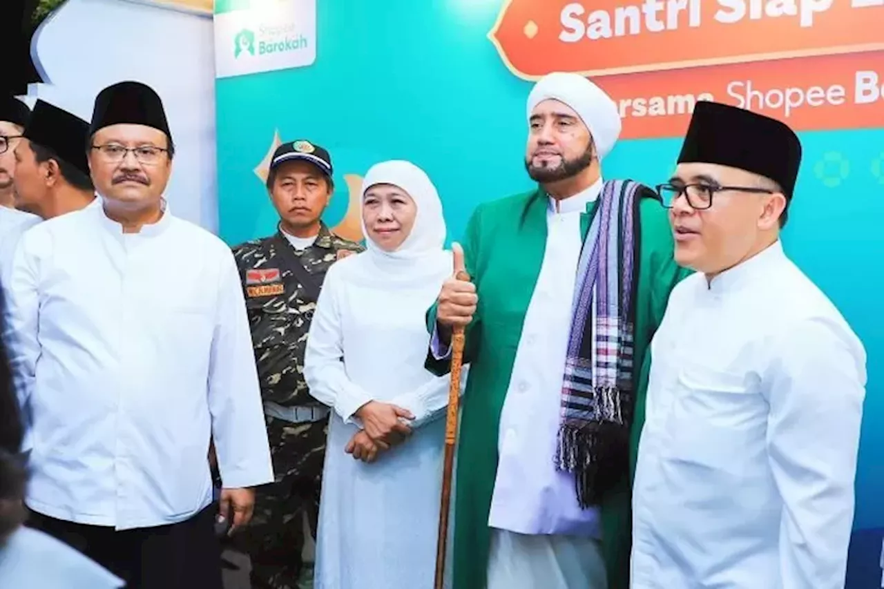 Lautan Jamaah Bersatu dalam Parade Salawat, Gubernur Khofifah Saksikan Ribuan Produk Santri Siap Ekspor